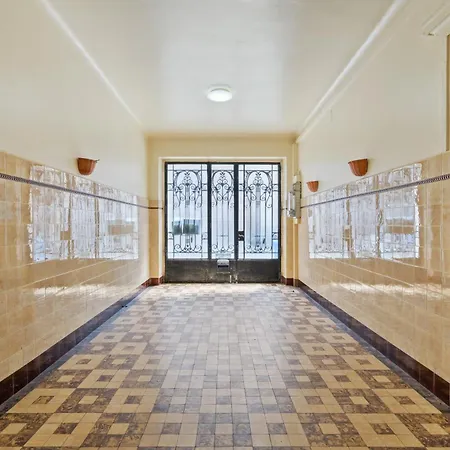 Apartment Charming 3-br Townhome Near City Center *