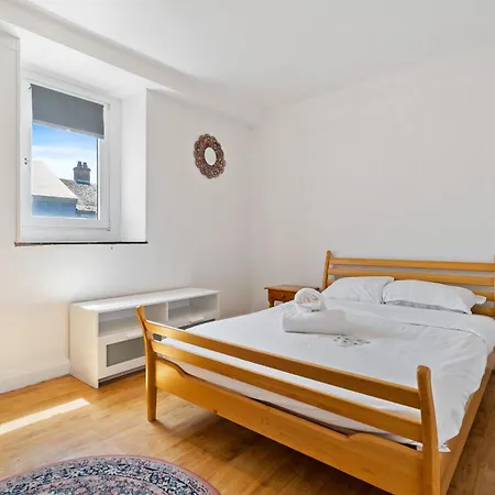 Apartment Charming 3-br Townhome Near Center *