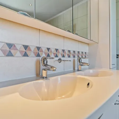 Charming 3-br Townhome Near Center * Luxembourg