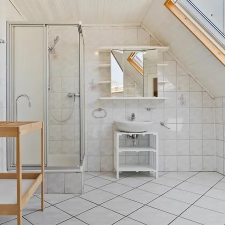 Charming 3-br Townhome Near City Center Apartment *